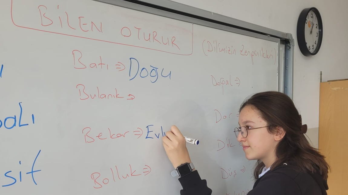 DİLİMİZİN ZENGİNLİKLERİ PROJESİ BİLEN OTURUR ETKİNLİĞİ